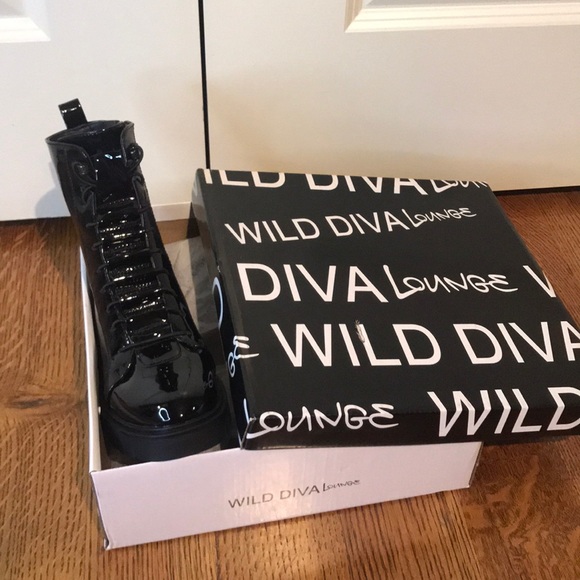 Wild Diva Lounge Boots. Never worn comes with box - Picture 2 of 9